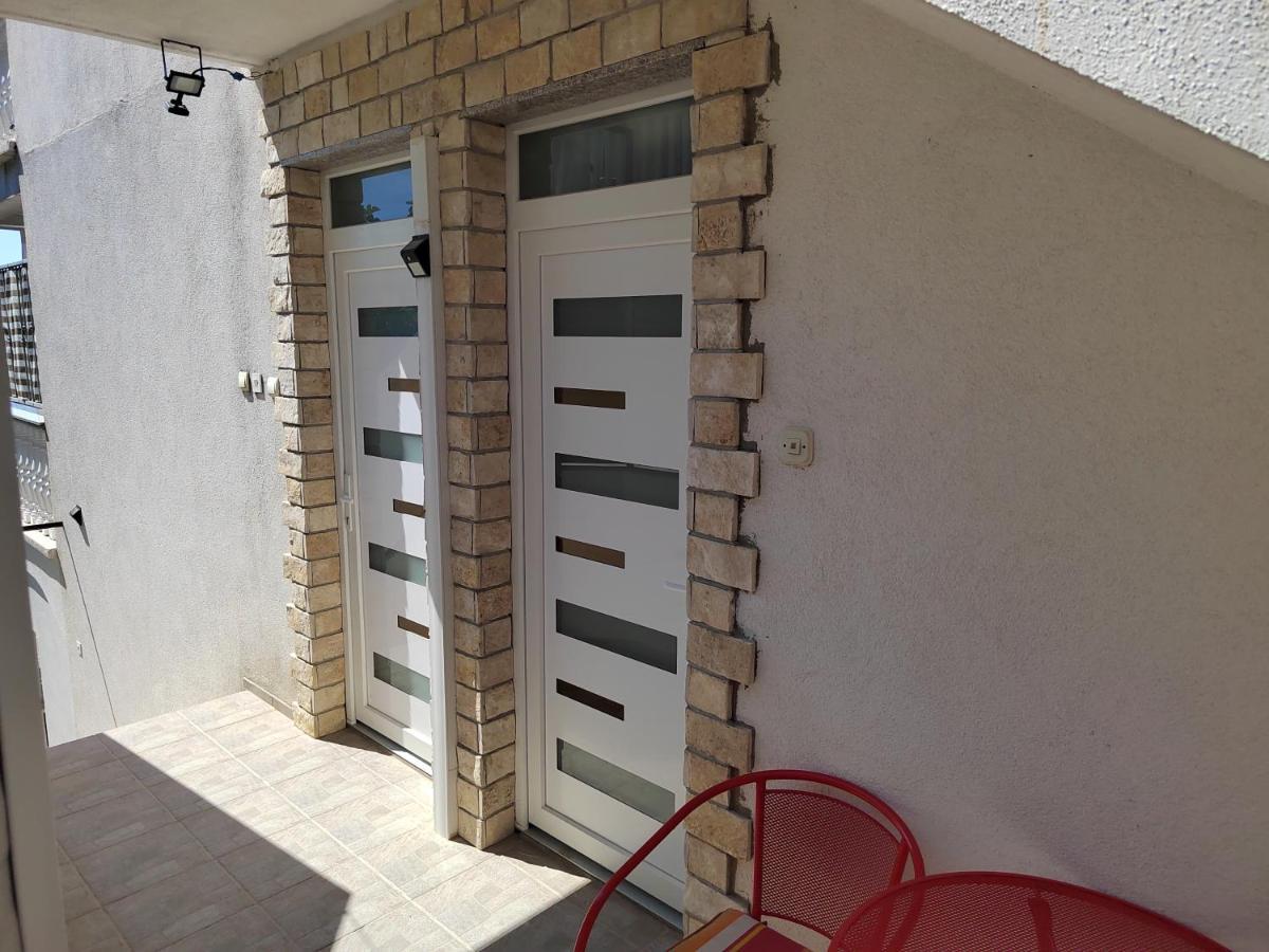 Apartments Mali Mate Tribunj  Exterior photo
